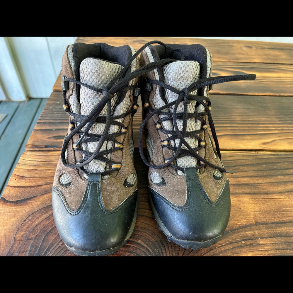 Merrell hiking boots youth or women’s